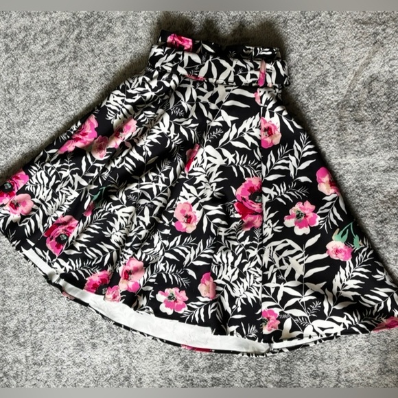 7th Avenue by NY & Company Floral Belted A-Line Skirt Black White Pink Size: 4 - Picture 3 of 4